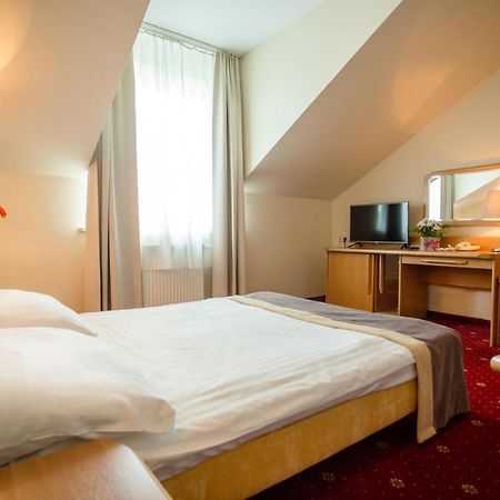 Hotel Orient Krakow Bagian luar foto
