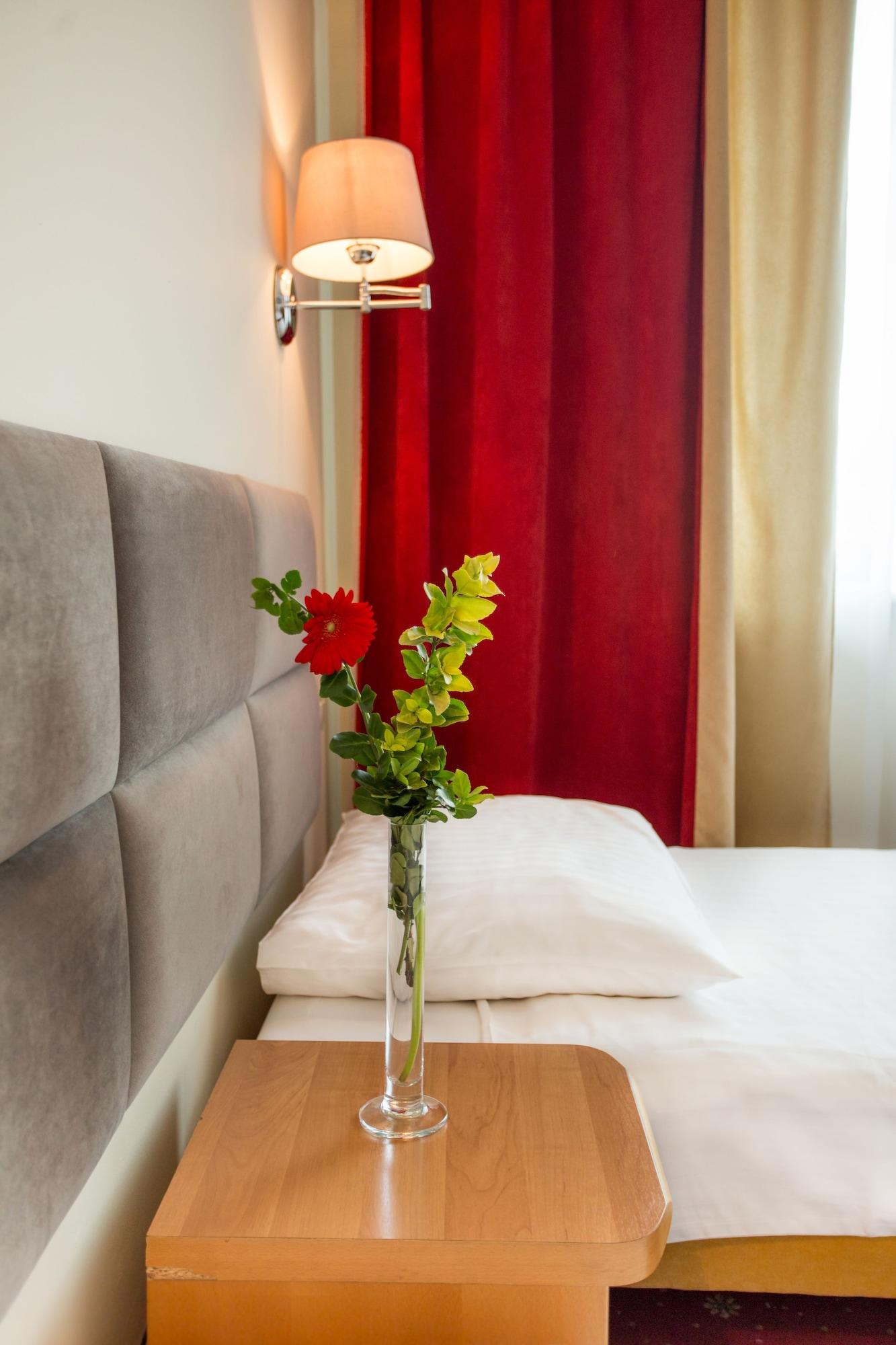 Hotel Orient Krakow Bagian luar foto