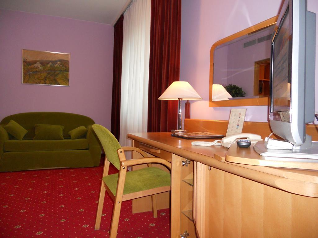 Hotel Orient Krakow Bagian luar foto