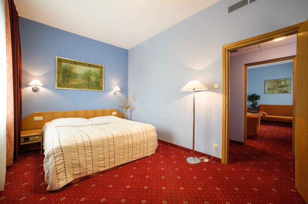 Hotel Orient Krakow Bagian luar foto
