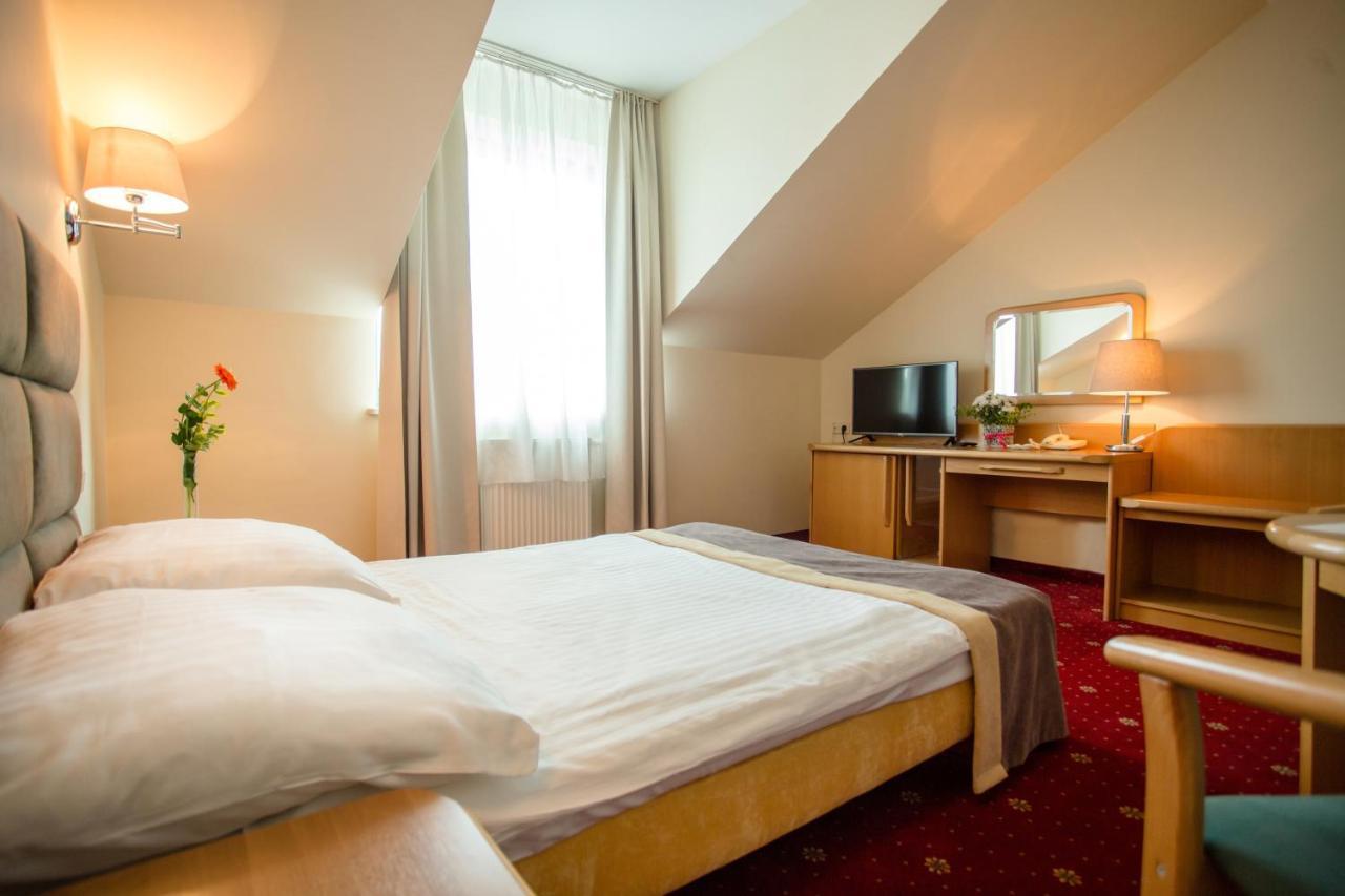 Hotel Orient Krakow Bagian luar foto